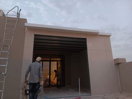 ملاحق ساندوتش بانل في جده